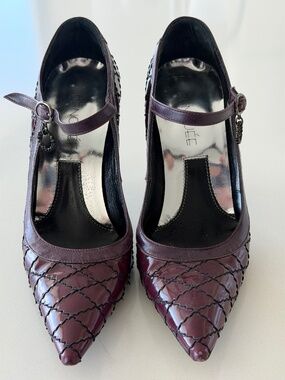 Denouée pointed-toe pumps